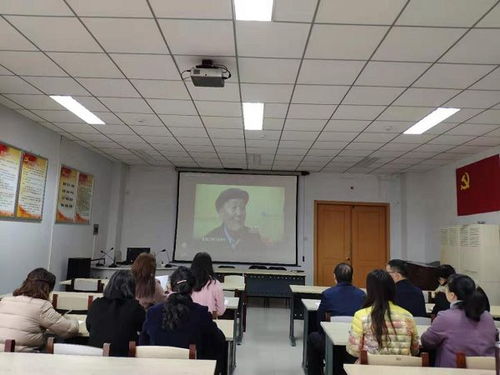 圖書館資源建設部 信息咨詢部和系統網絡部聯合黨支部組織學習張富清 黃文秀先進事跡主題教育活動