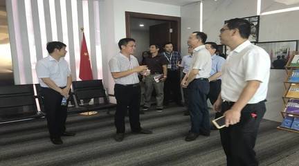江西省委組織部副部長、省委人才辦主任徐忠一行來我司參觀考察