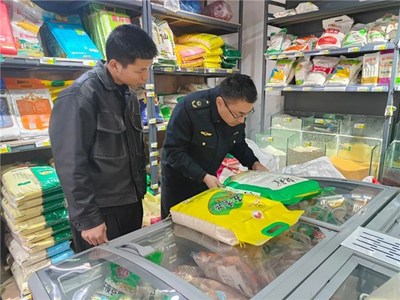 東至縣香隅市場監管所開展3·15假香米問題專項排查暨大米生產經營專項整治