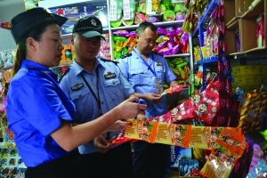云巖區(qū)聯(lián)合多部門開展校園周邊食品安全專項(xiàng)整治行動